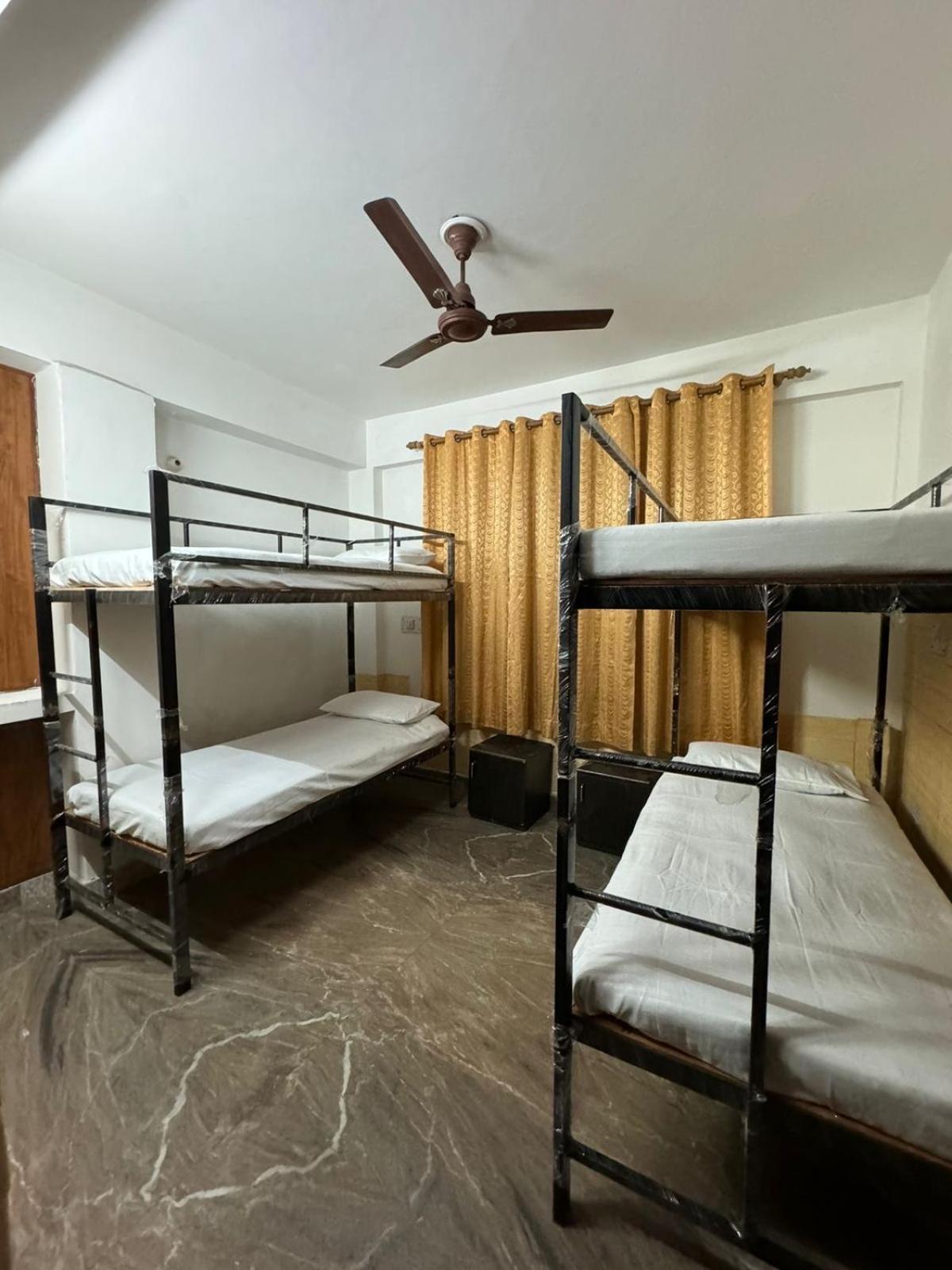 Sattva Cafe And Motel Rishikesh Ngoại thất bức ảnh