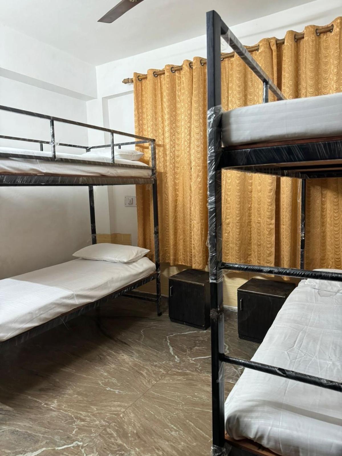 Sattva Cafe And Motel Rishikesh Ngoại thất bức ảnh