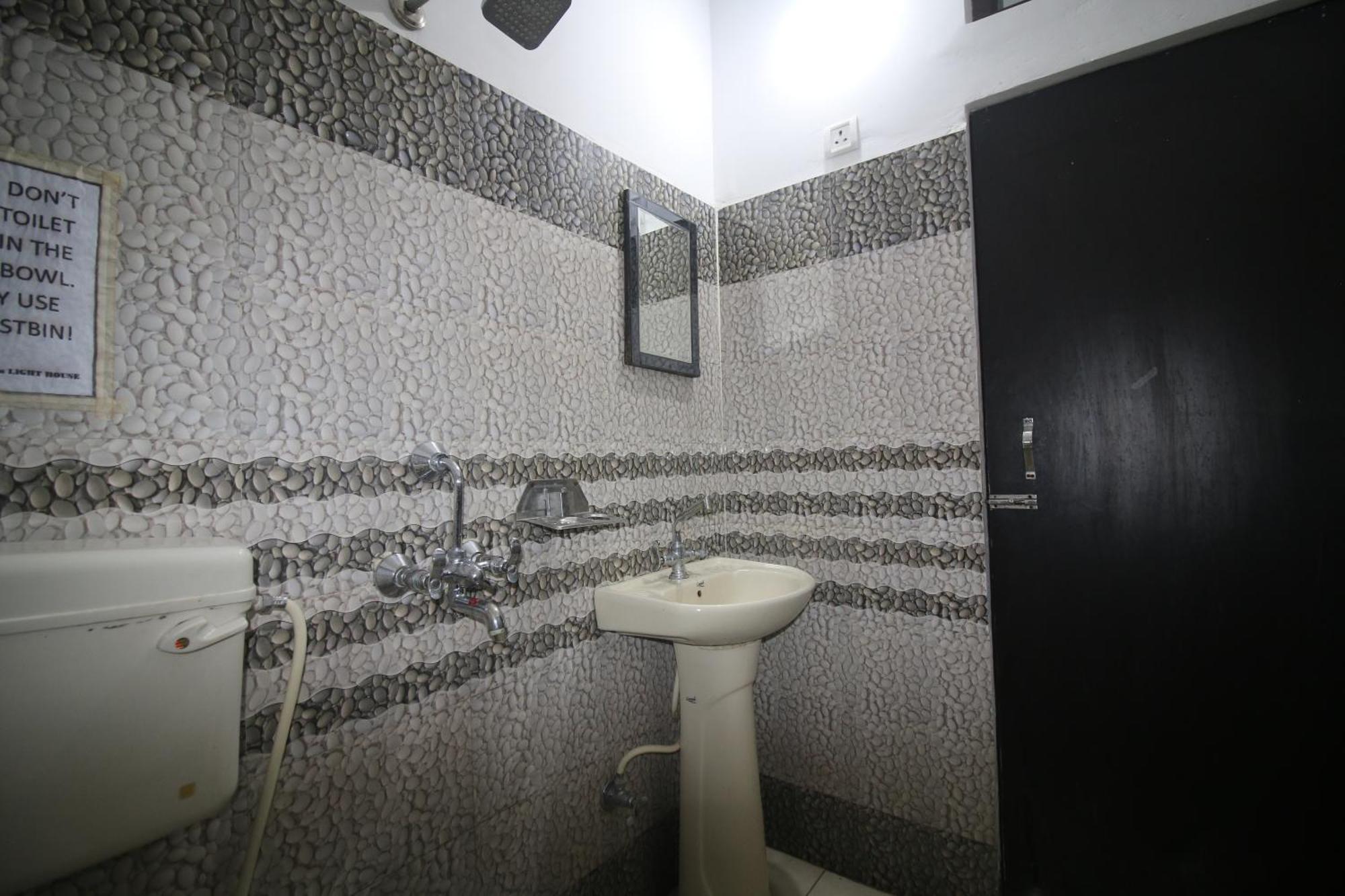 Sattva Cafe And Motel Rishikesh Ngoại thất bức ảnh